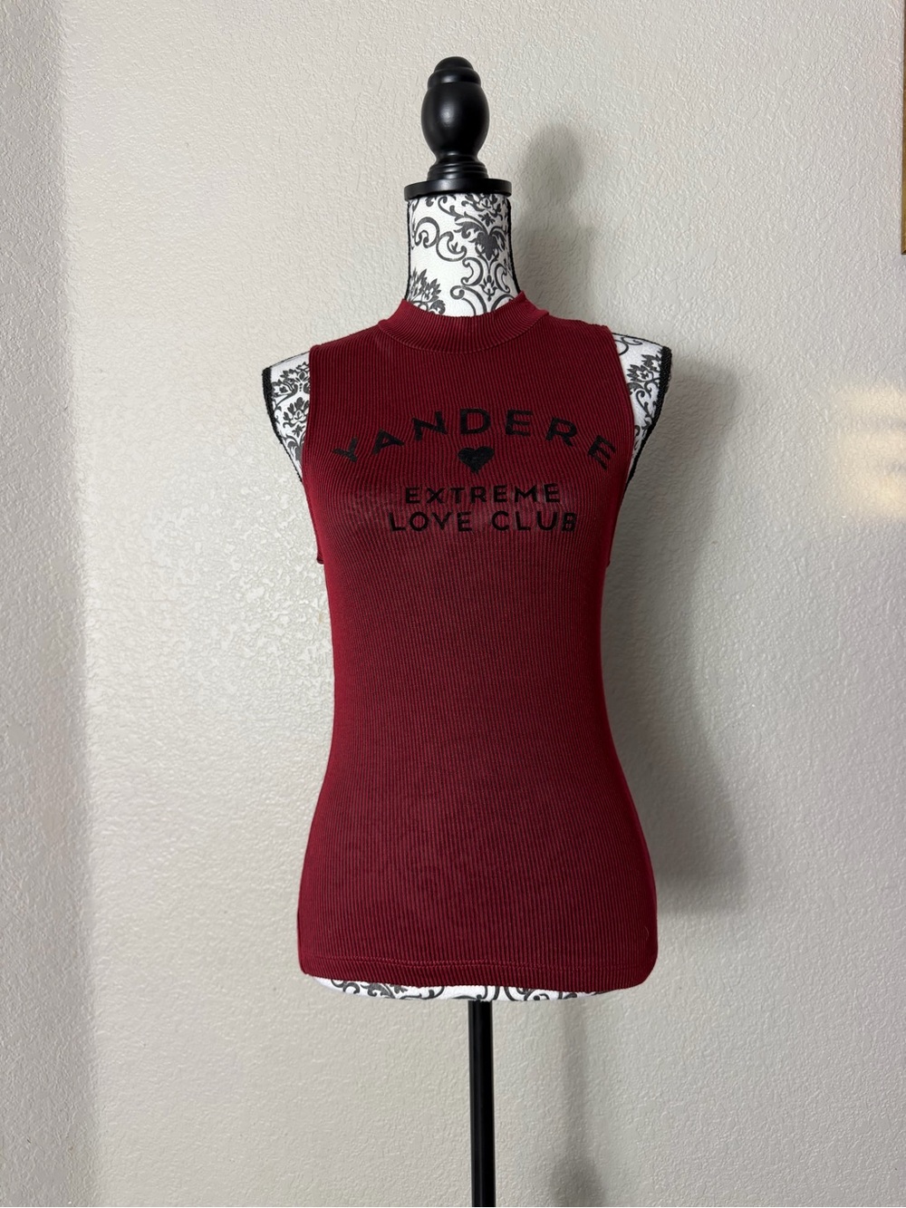 Ribbed Sleeveless Yandere Tank Top in Burgundy